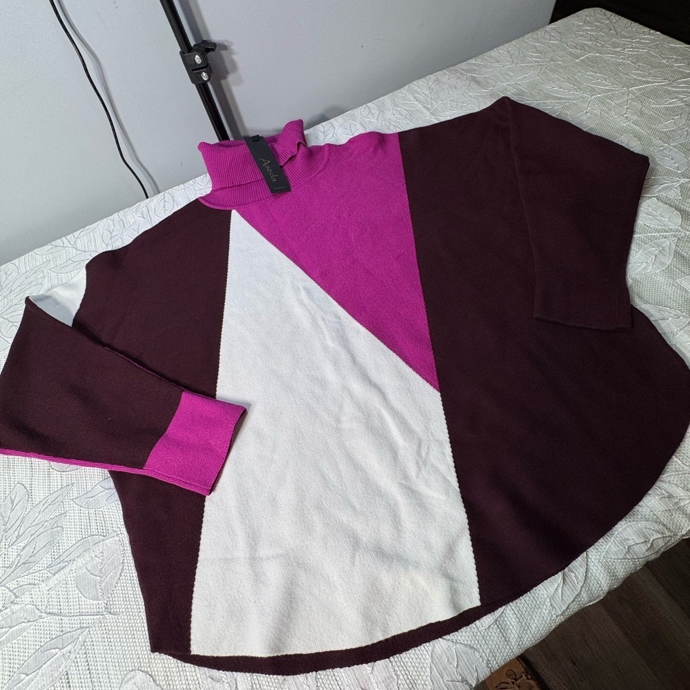 👜 Aaeda Colorblock Turtleneck Oversized Sweater XL
(Small flaw on neckline)